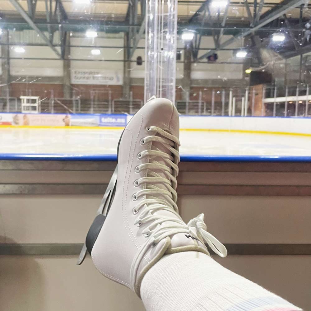Story Dream White Figure Skates