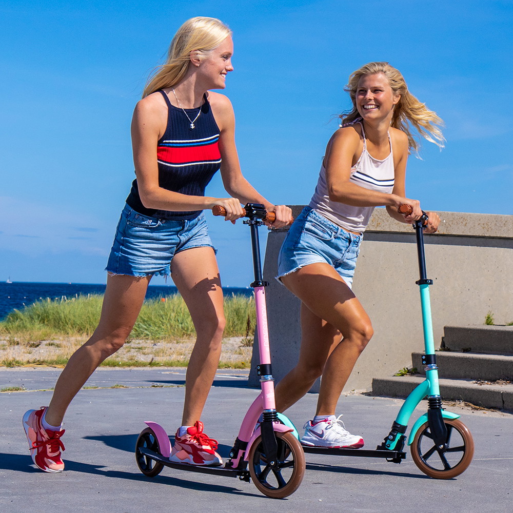 Story Retro Ride Foldable Kick Scooter
